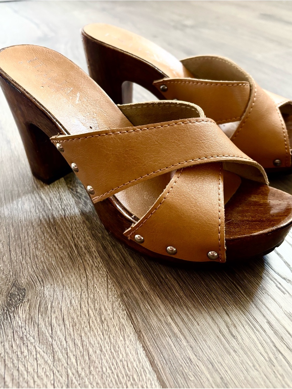 Italian Shoemakers- Women's Tan Leather Crisscross Mule Heels Fits like a 7.5